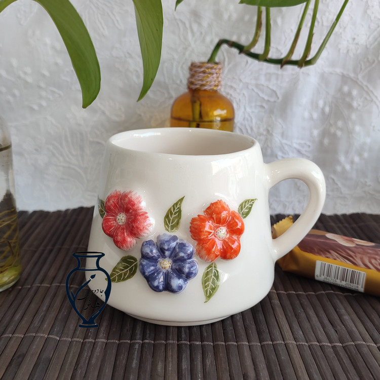 ماگ گل برجسته - ماگ سرامیکی دستساز نقش برجسته گل
