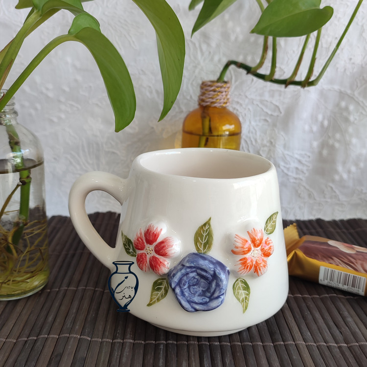 ماگ گل برجسته - ماگ سرامیکی دستساز نقش برجسته گل