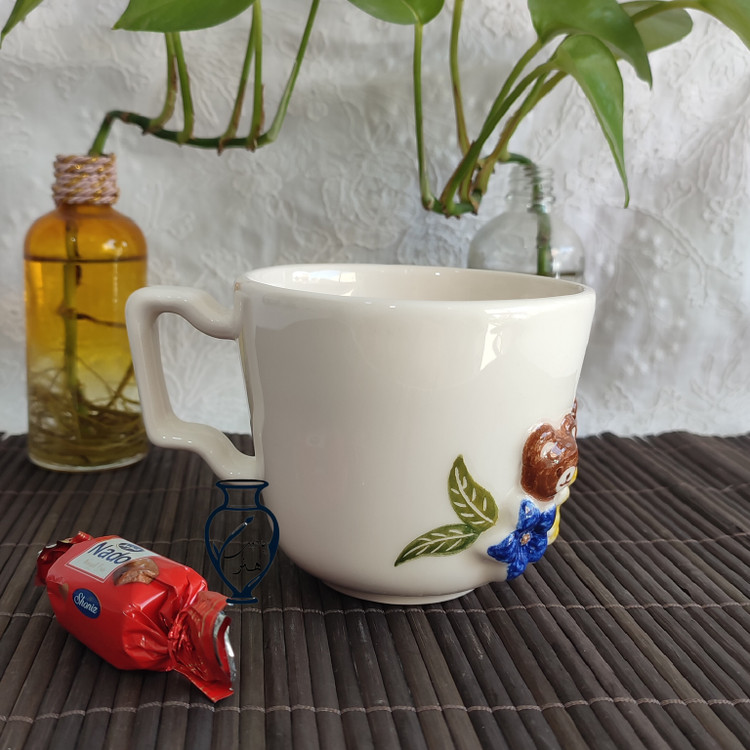 ماگ سرامیکی نقش برجسته گل و خرس_ لیوان دستساز سرامیکی نقش برجسته گل و خرس