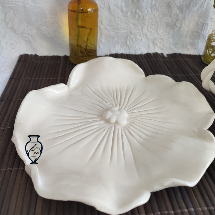 فنجان و سینی سرامیکی دستساز دفرمه گل-سرویس چایخوری